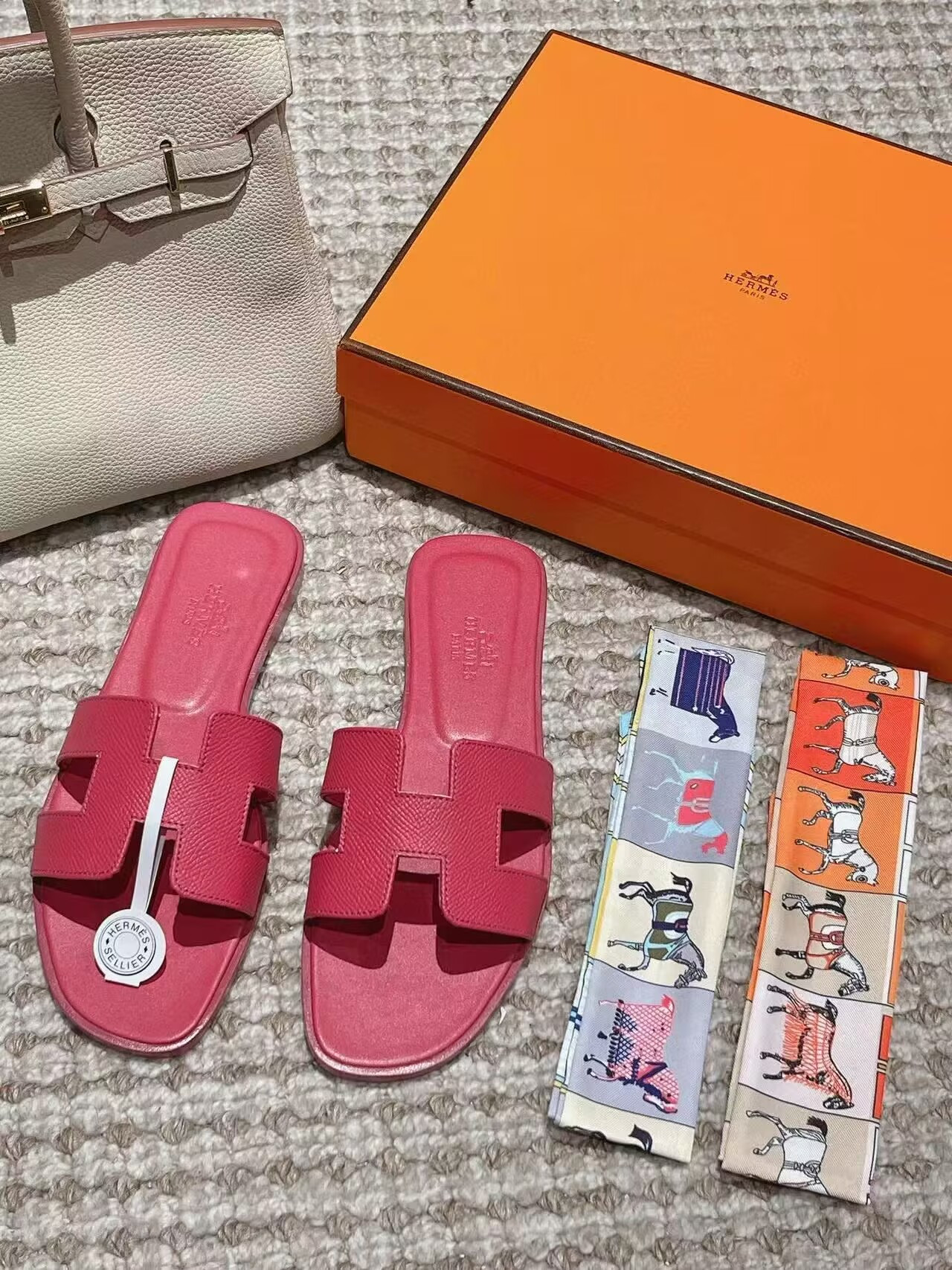 UA Hermès Oran sandal