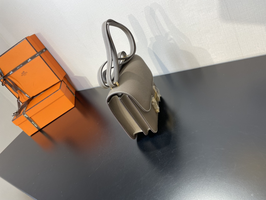 H**mes constance 24 epsom leather gold hardware 9.4"x5.9"x3"