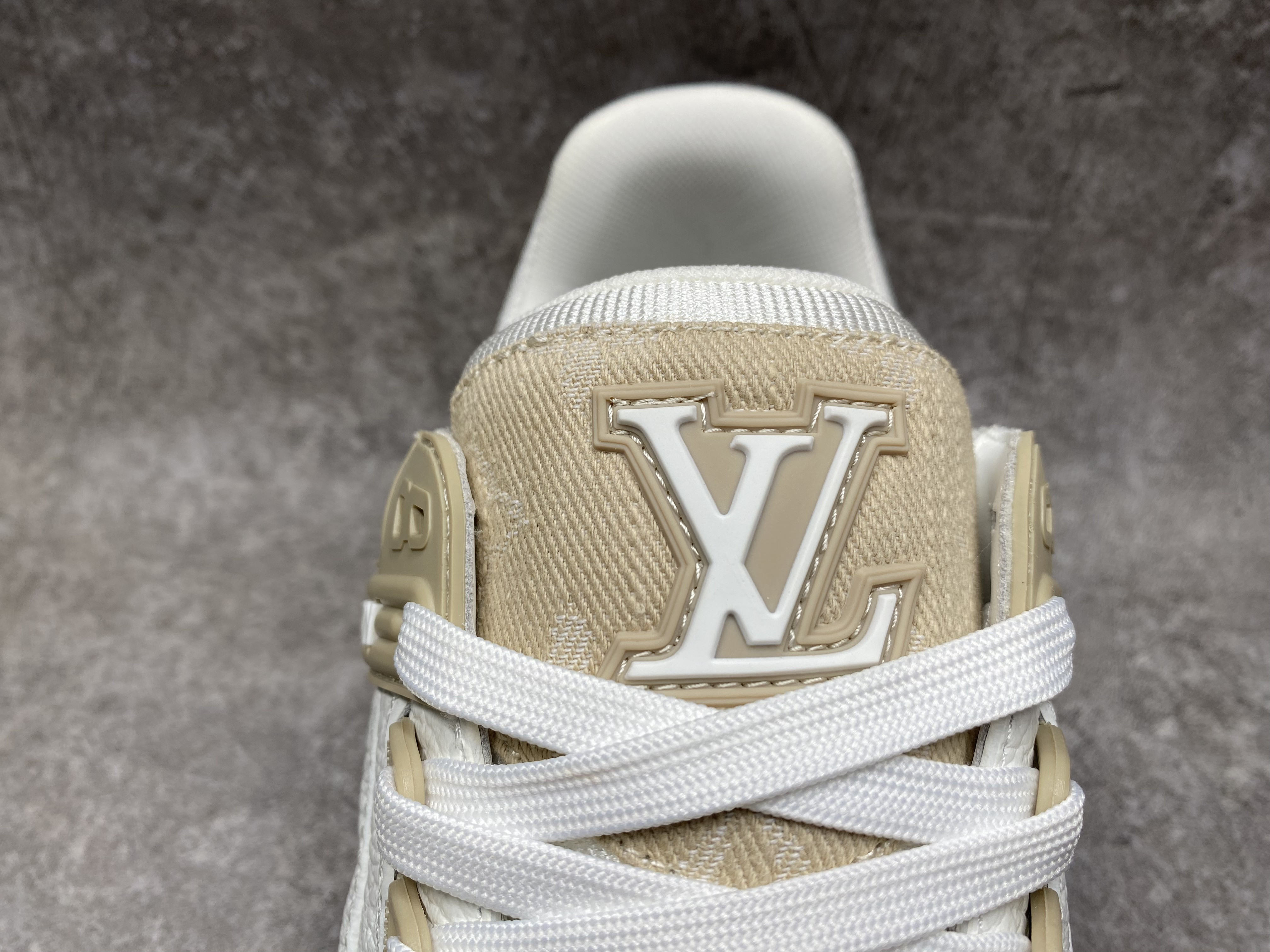 UA LV trainer Sneakers