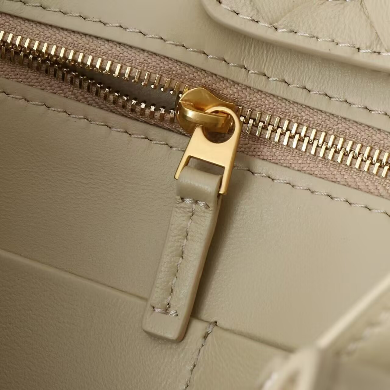 bo*te*ga Ve*ne*ta medium andiamo 32x25x11cm