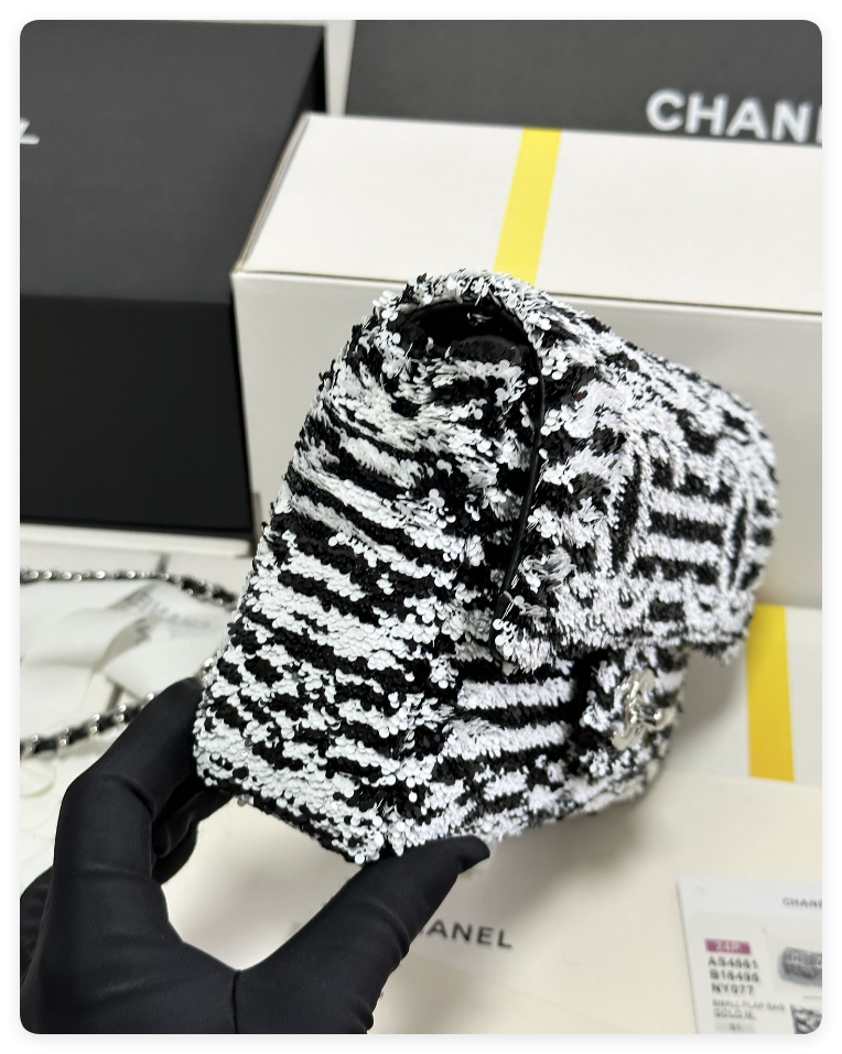 Ch*el sequin flap bag 14x21x8cm