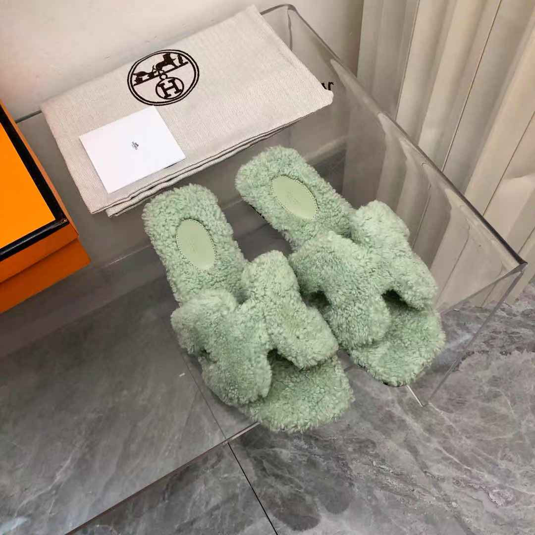 UA Hermès Oran sandal