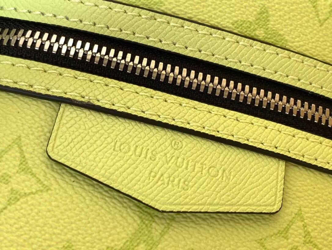 LV Discovery Slim Backpack M14076 28 x 38 x 13 cm