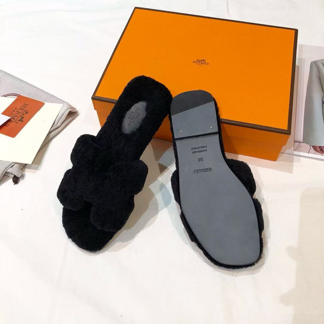 UA Hermès Oran sandal