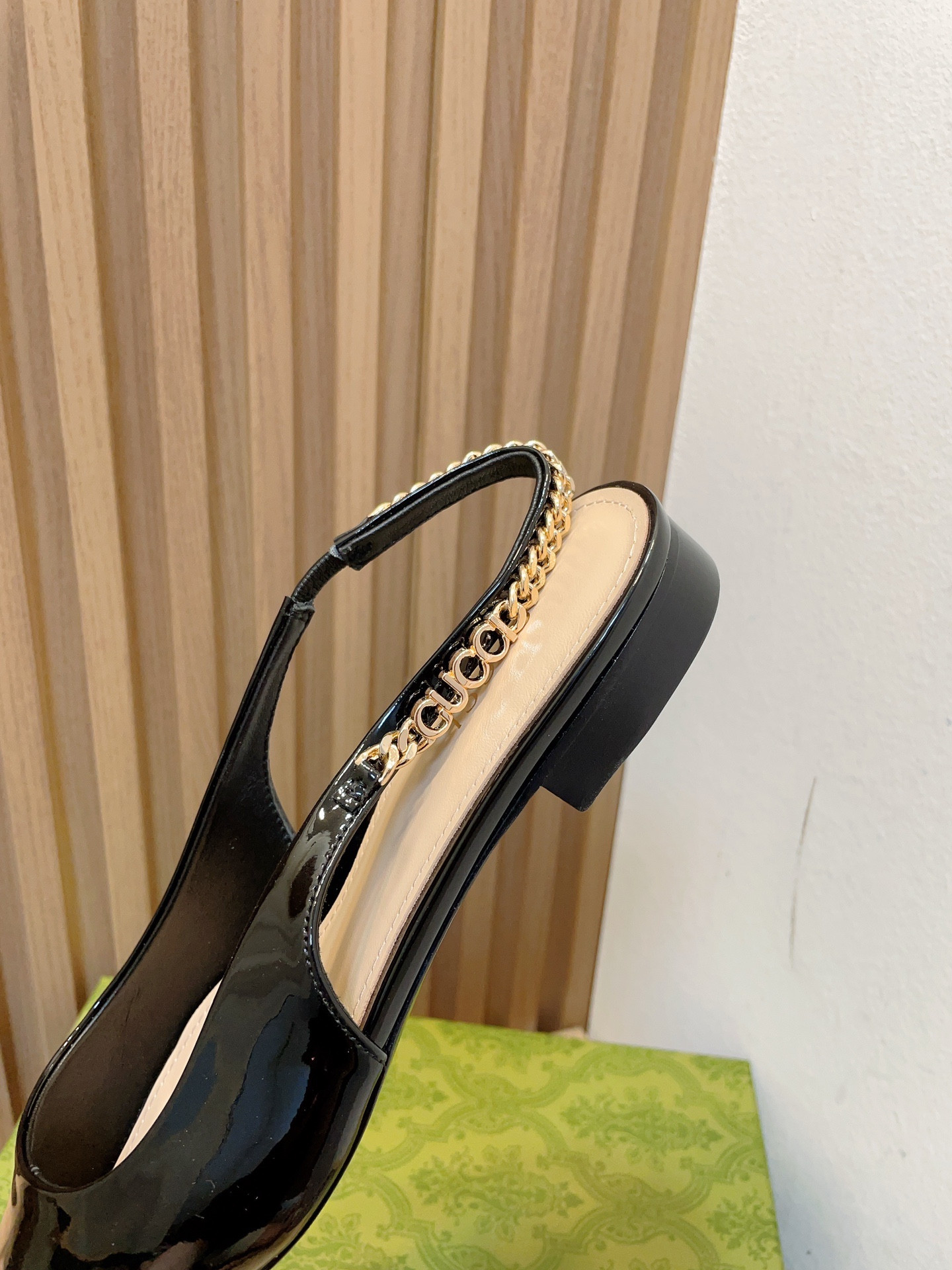 G*u*i signoria slingback pump flat shoes