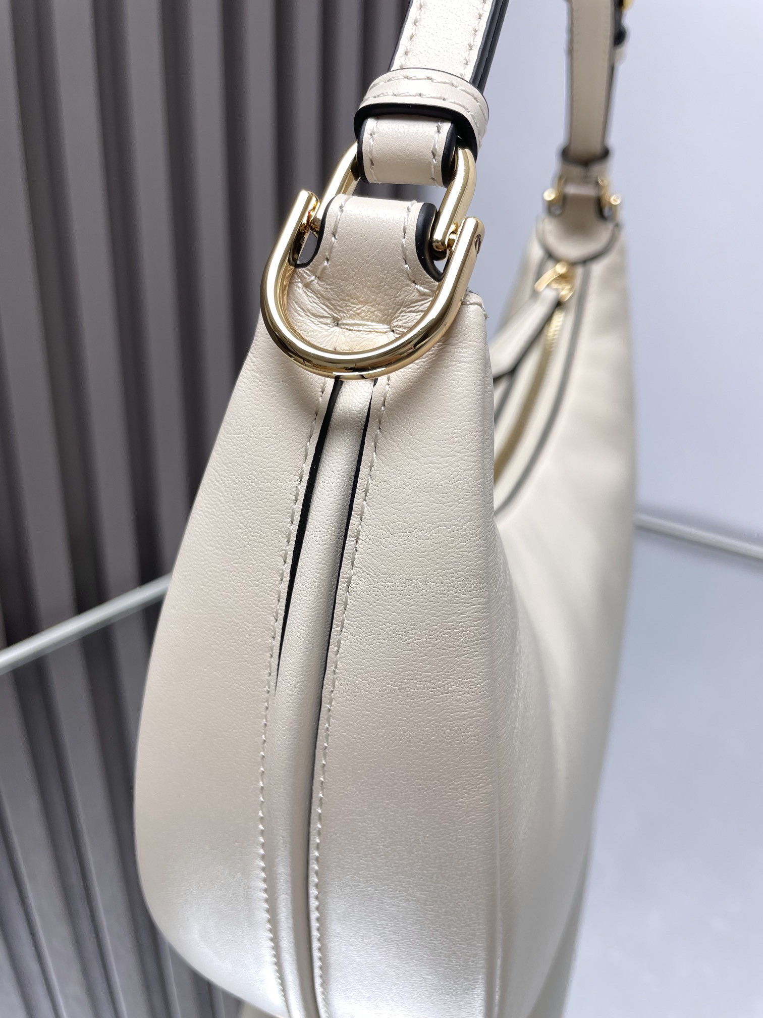 F**digraphy small 29x24x10cm