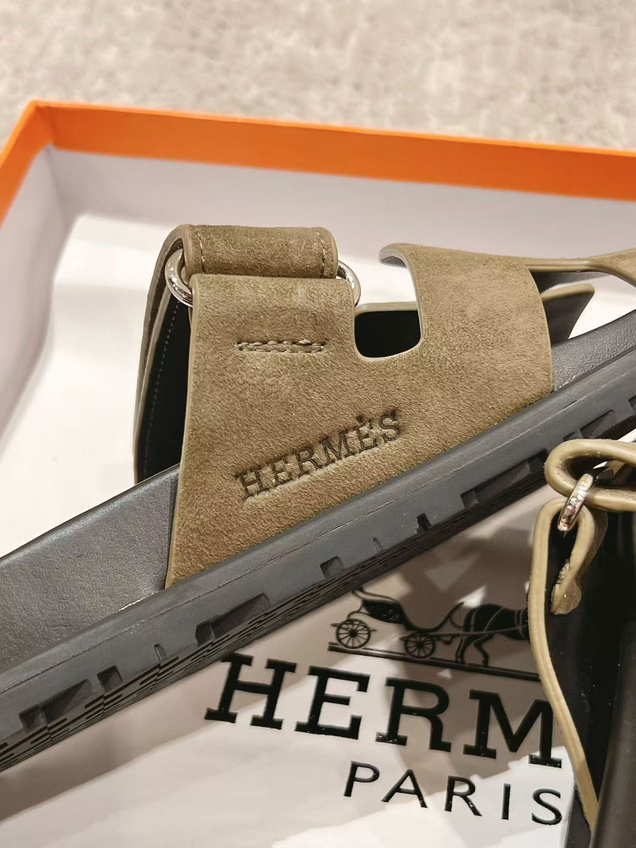 UA Hermès Chypre sandal