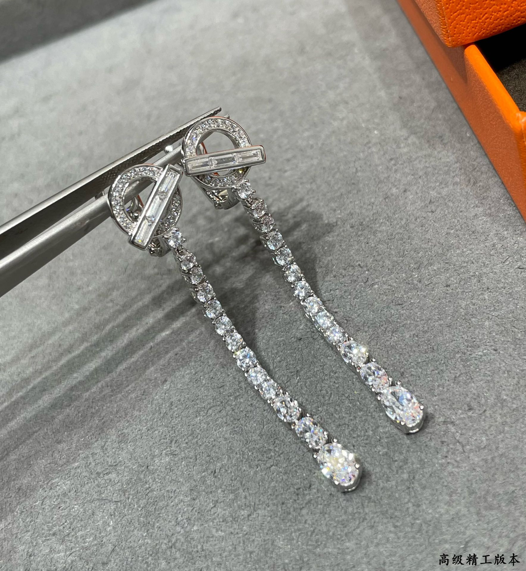 hermès ot fully Di*m*nd-encrusted earrings