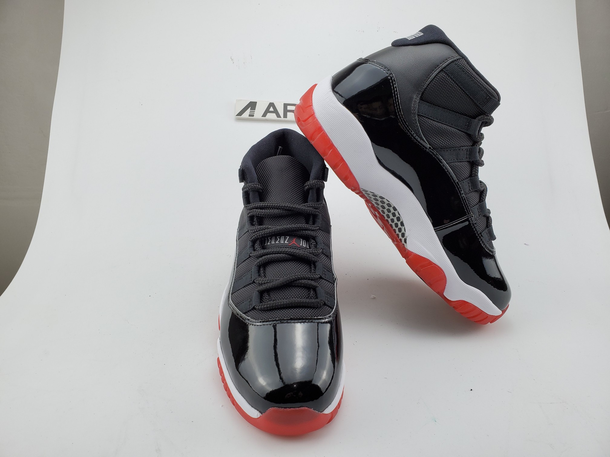 Air Jordan 11 Retro Playoffs Bred (2019)