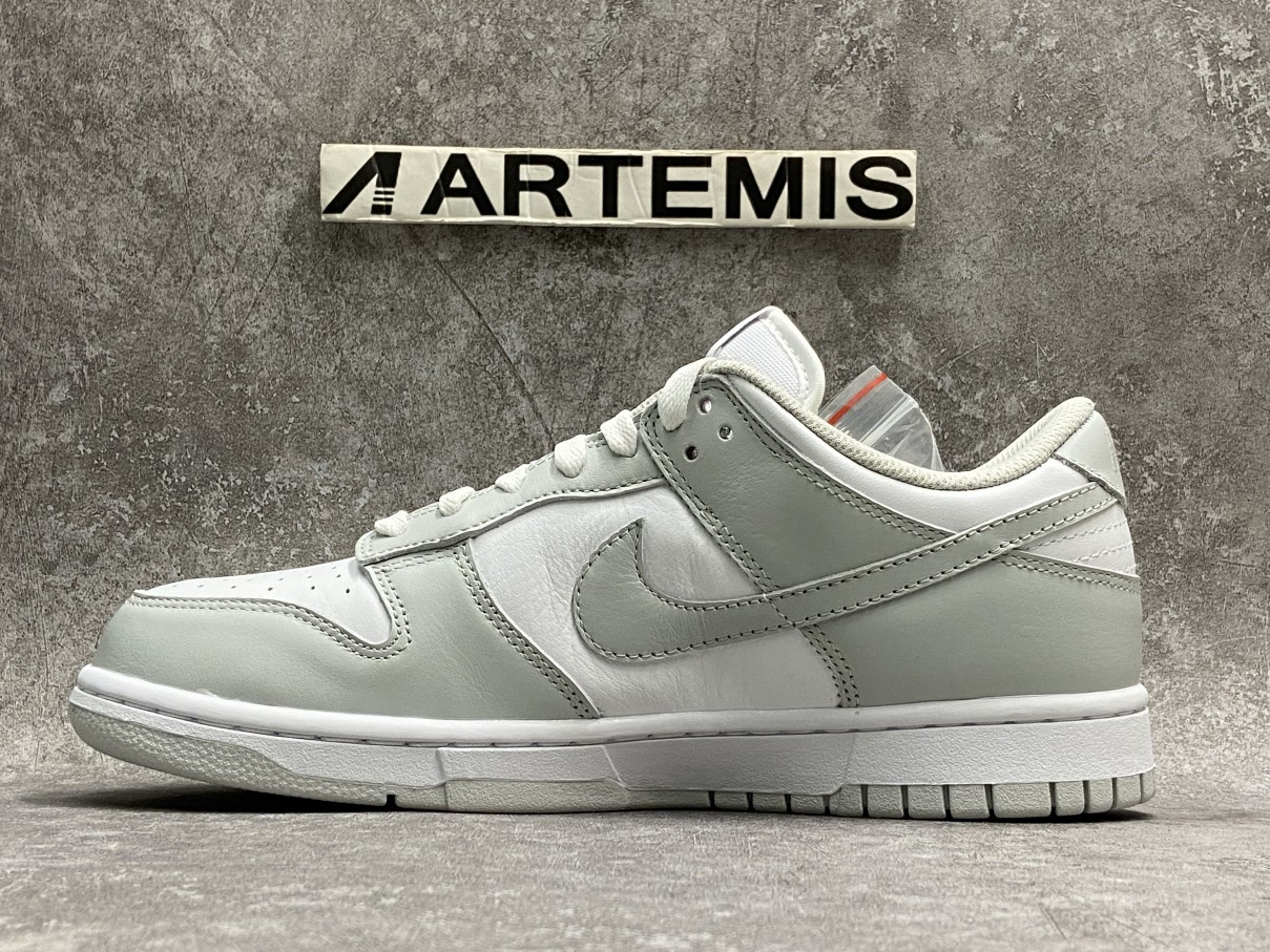 Nike SB Dunk Low Photon Dust