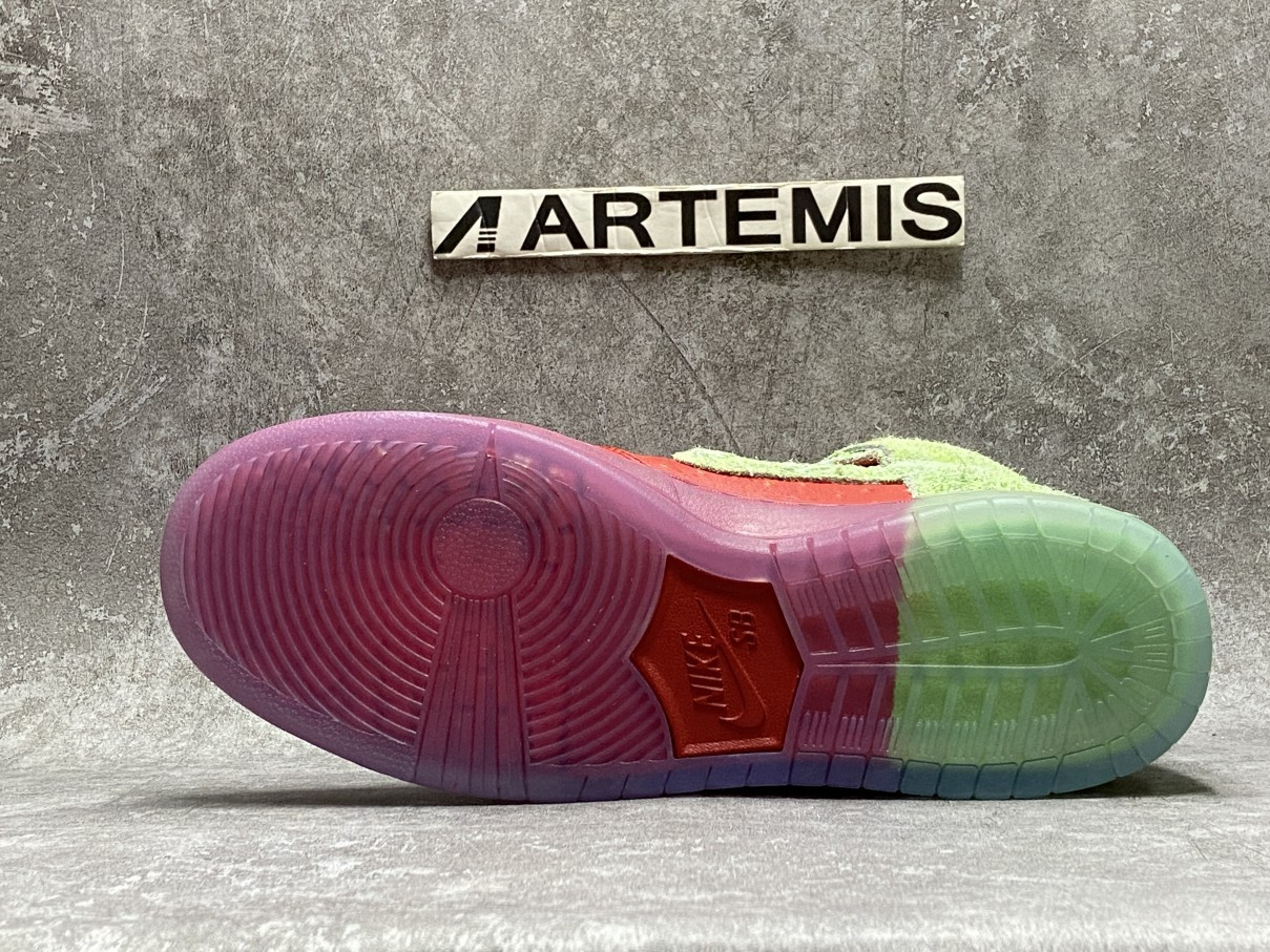 Nike SB Dunk High Strawberry Cough