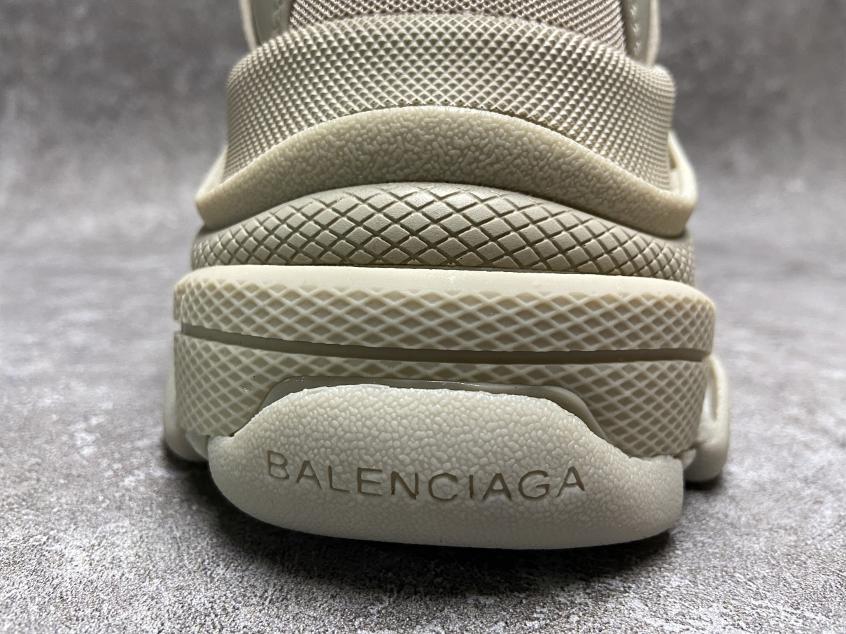 Balenciga Triple S Street Style Leather
