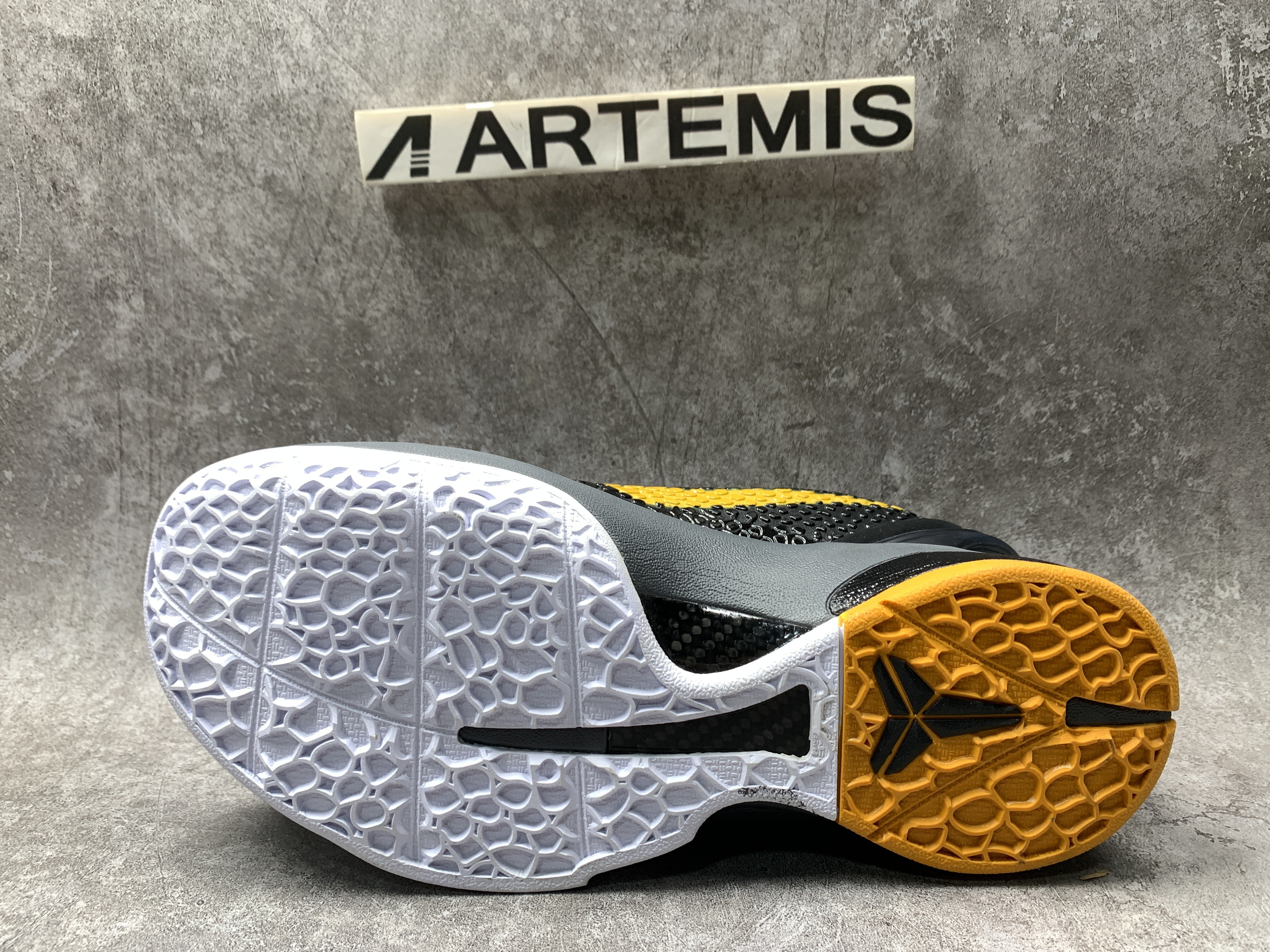 Nike Zoom Kobe 6 Black Del Sol