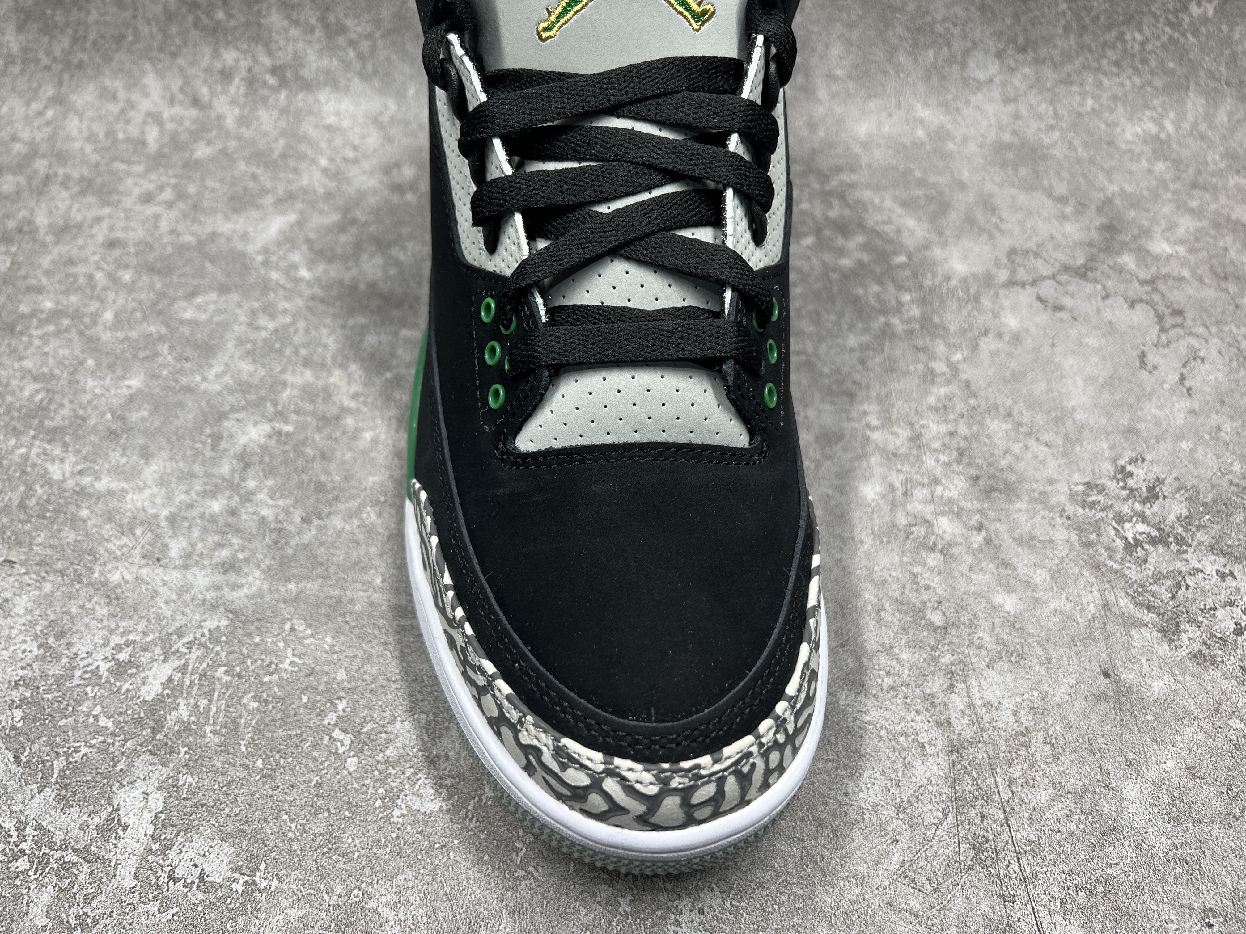 Air Jordan 3  Retro Pine Green