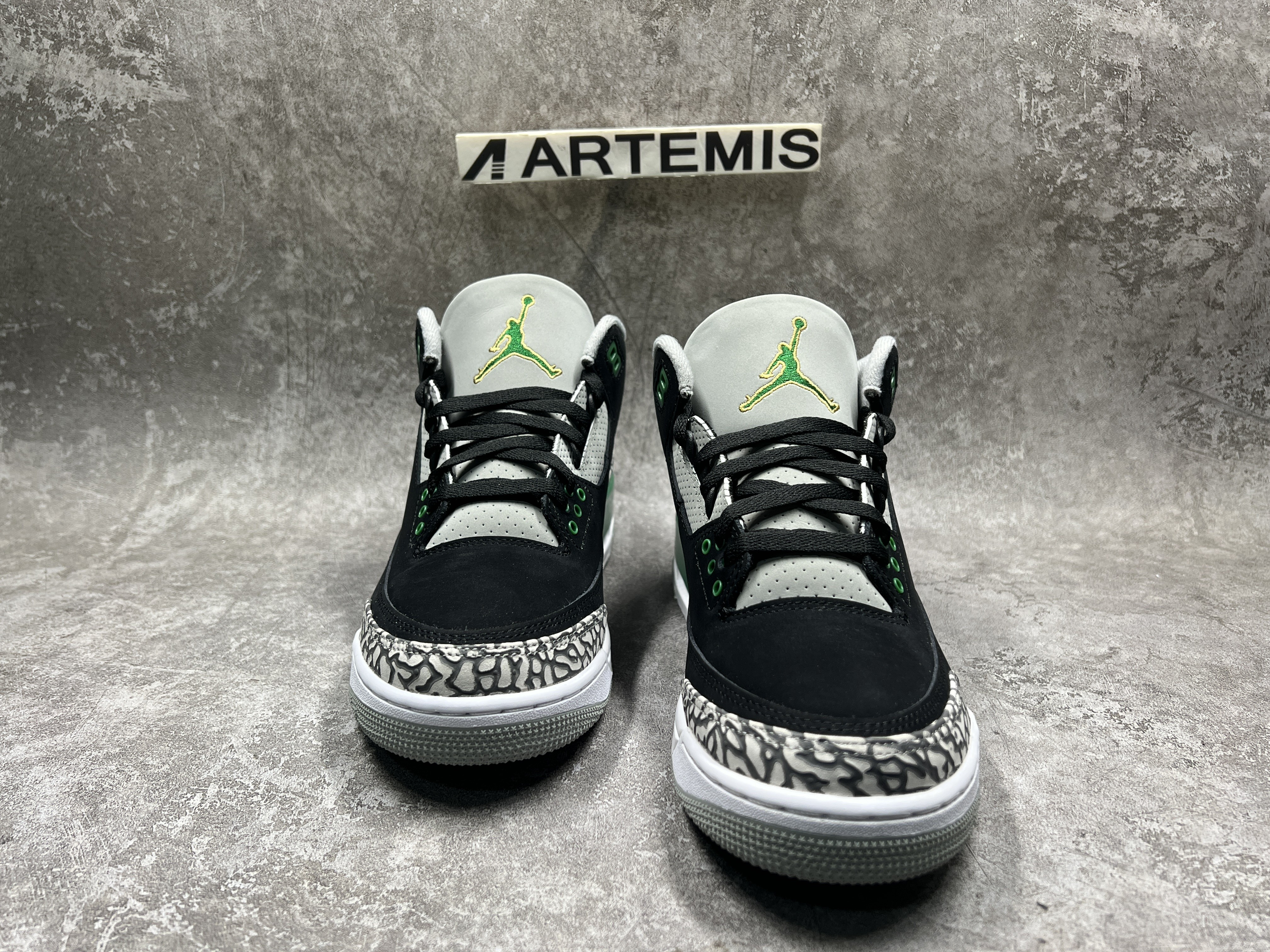 Air Jordan 3  Retro Pine Green