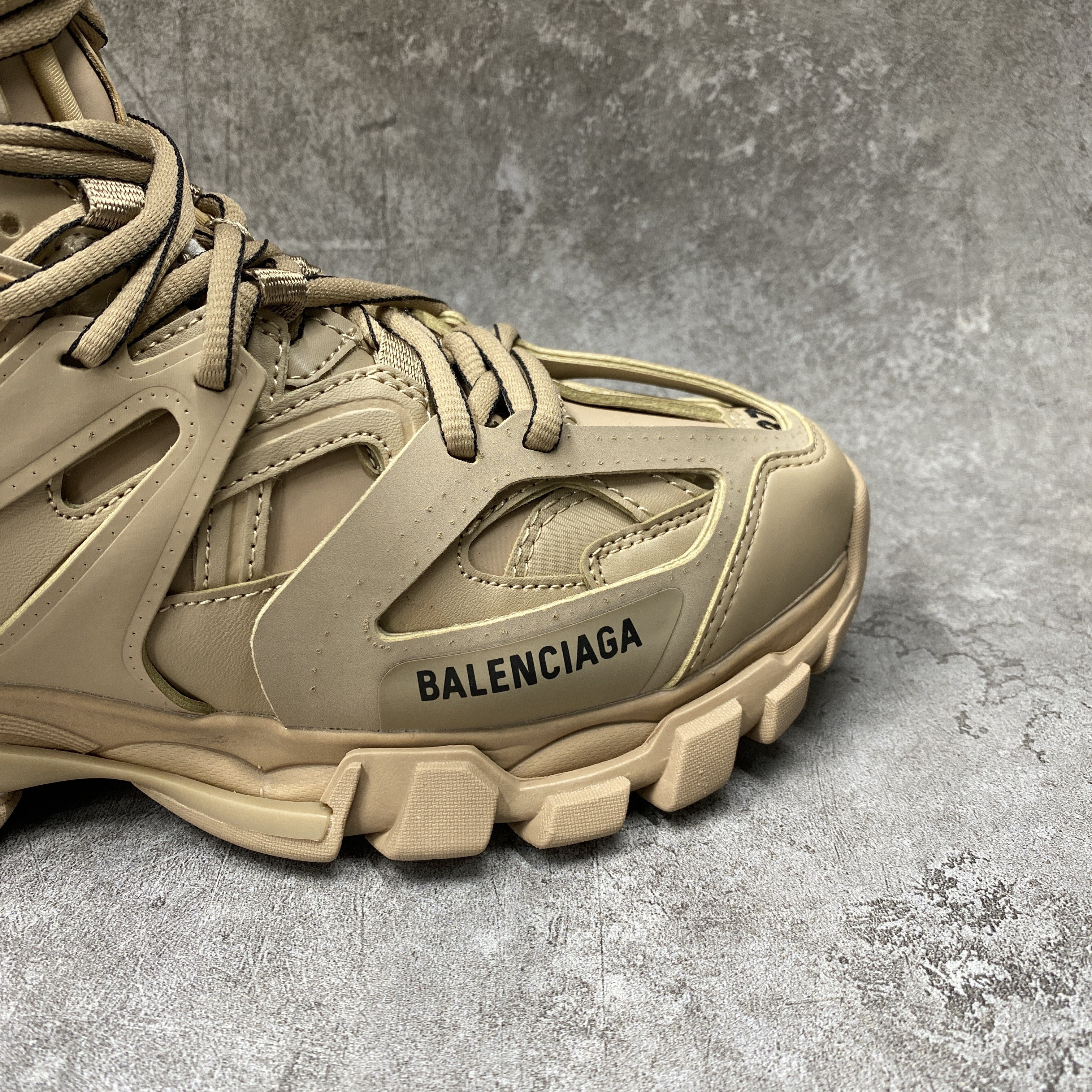 Balenciga Track Hike Beige