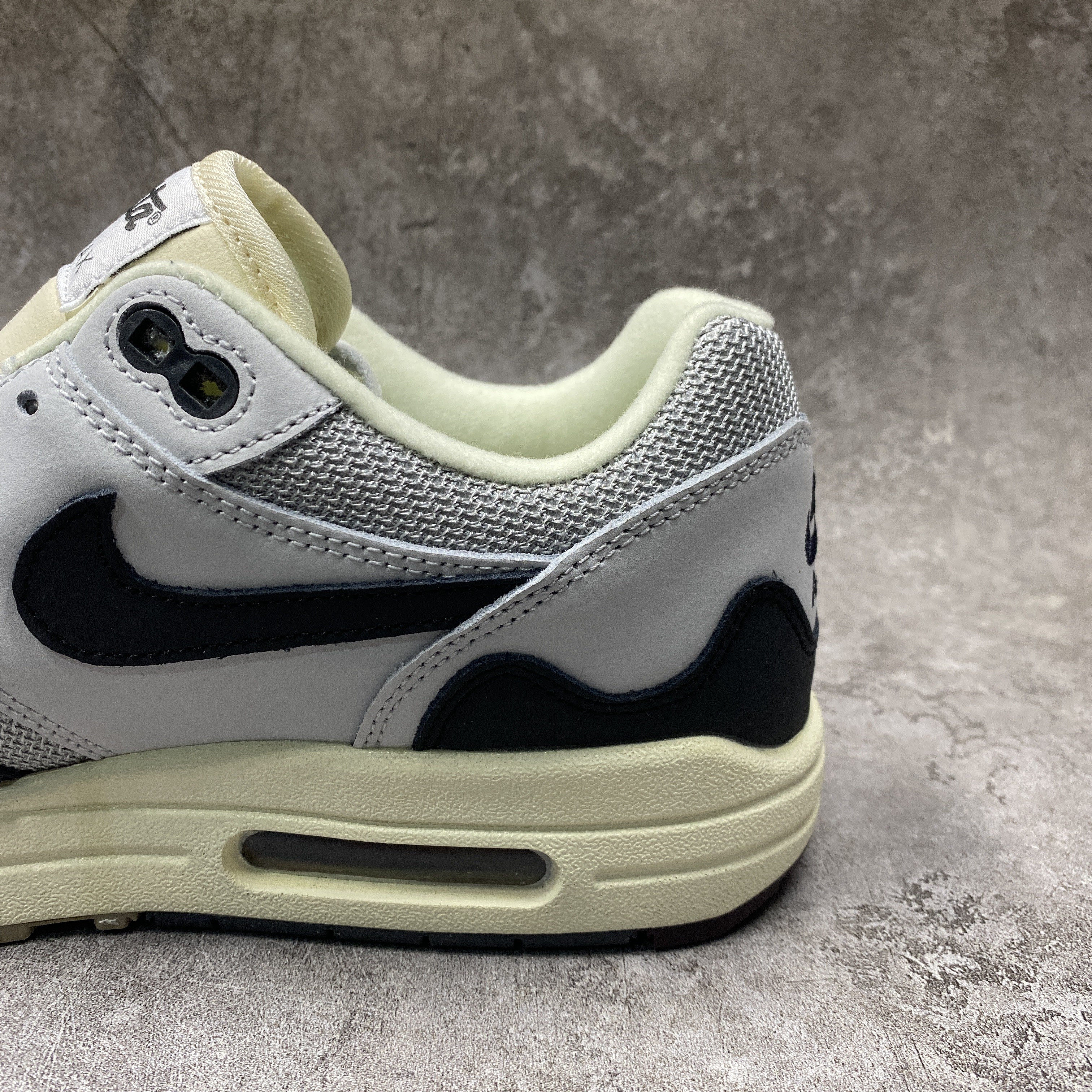 Nike Air Max 1 x Patta White Grey