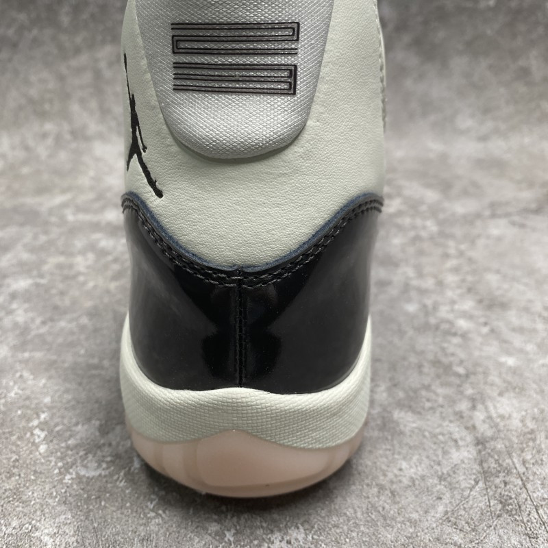 Air Jordan 11 Retro Neapolitan