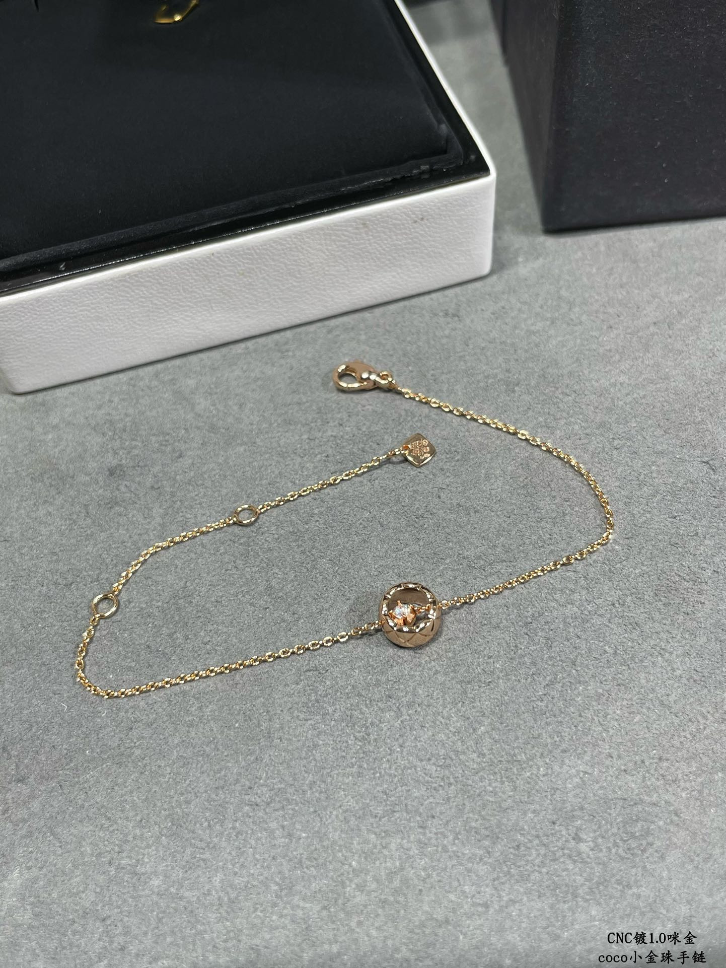 ch*el carved Di*m*nd-shaped gold bead bracelet