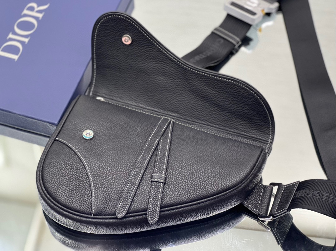 D*or saddle bag black grained calfskin 26 x 19 x 4.5 cm