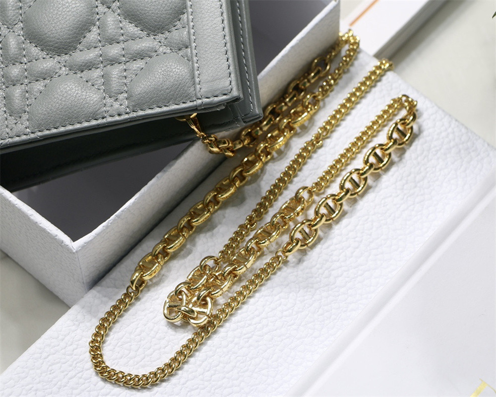 d*or caro zipped pouch with chain grey S*pple cannage calfskin 19 x 14 x 4.5 cm