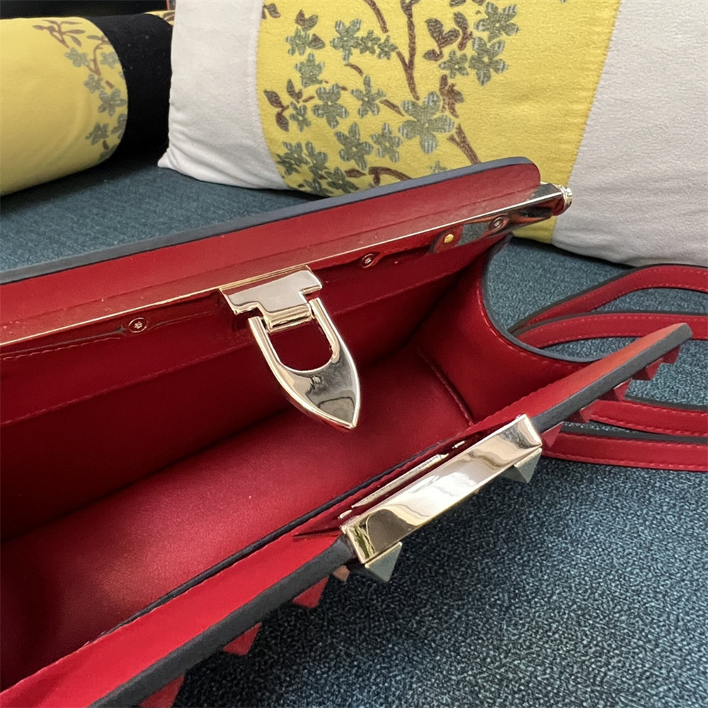 VALENTINO GARAVANI ROCKSTUD23 SMALL SMOOTH CALFSKIN SHOULDER BAG RED