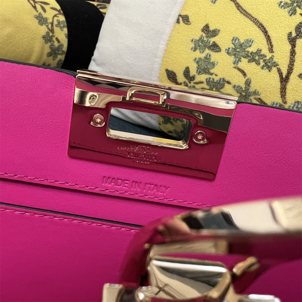 VALENTINO GARAVANI ROCKSTUD23 smooth calfskin handbag