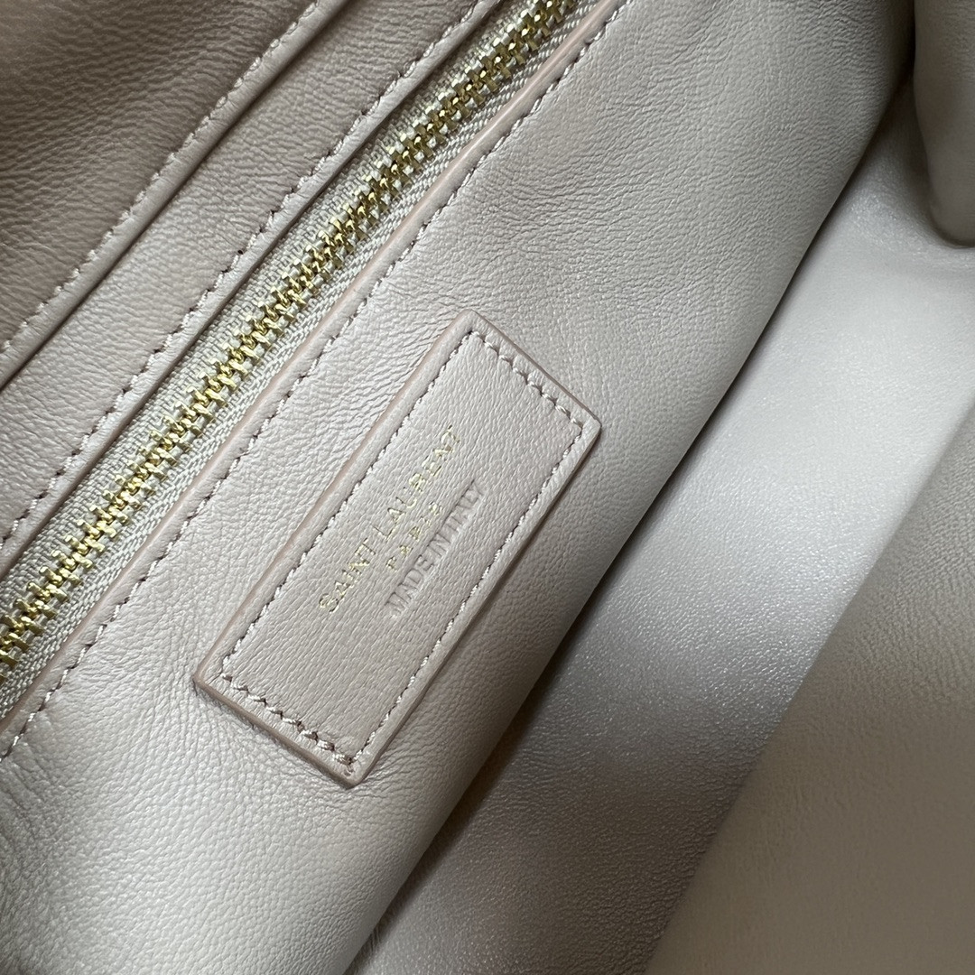 Y*L le 5 À 7 in smooth lambskin white 9 x 6.3 x 2.5 inches