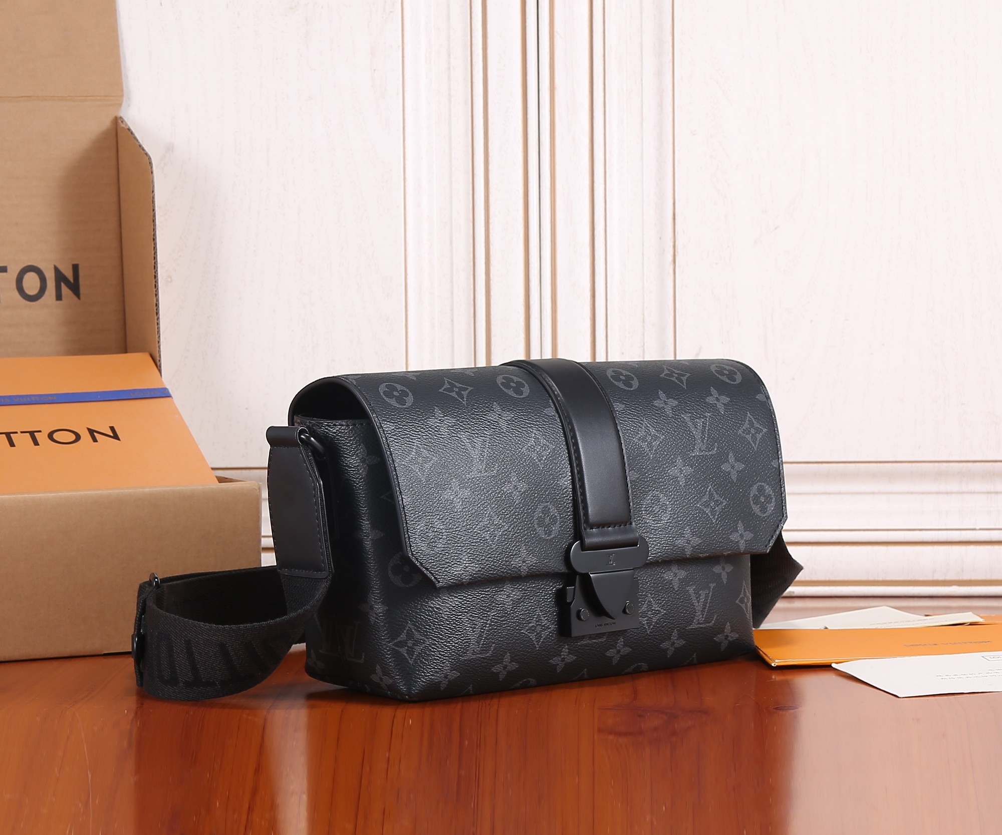LV M46794 S-Cape Messenger 28 x 16 x 10 cm