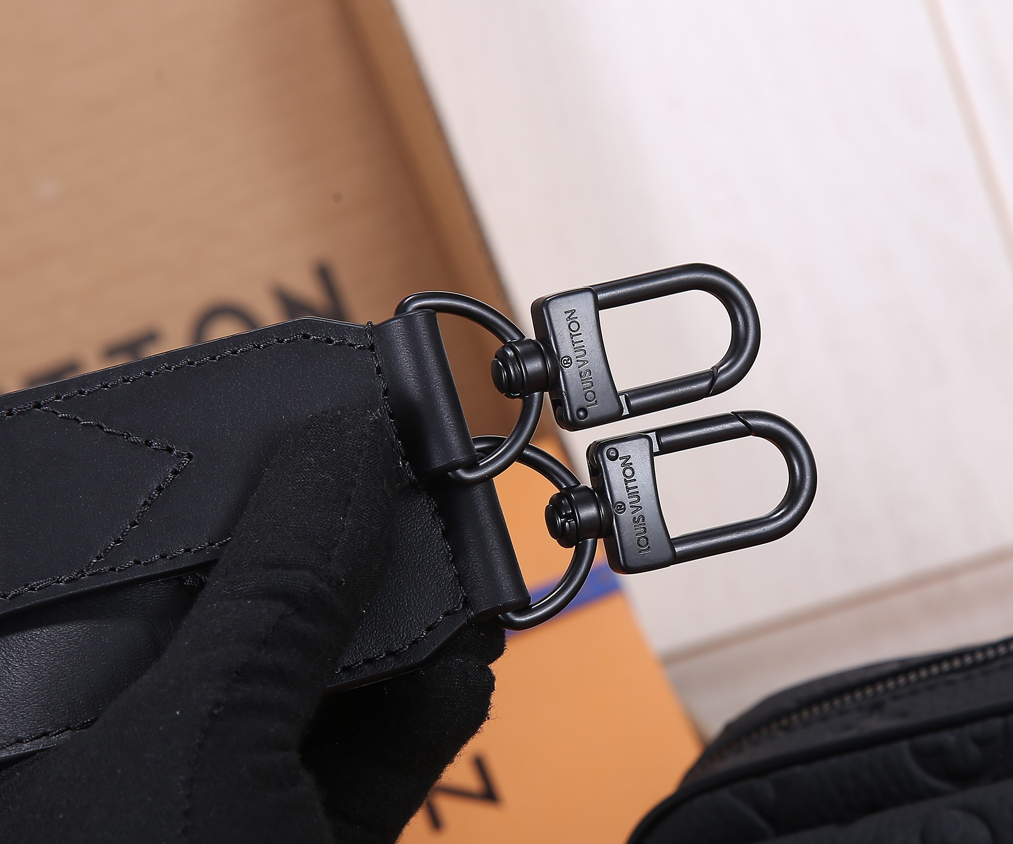 LV M23742 Steamer Messenger 24 x 17 x 5 CM