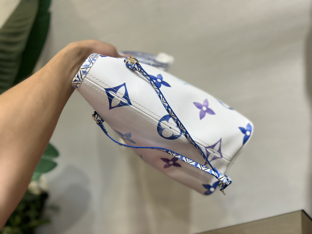 LV M22979 Neverfull MM 12.6 x 11.4 x 6.7 inches Without Box