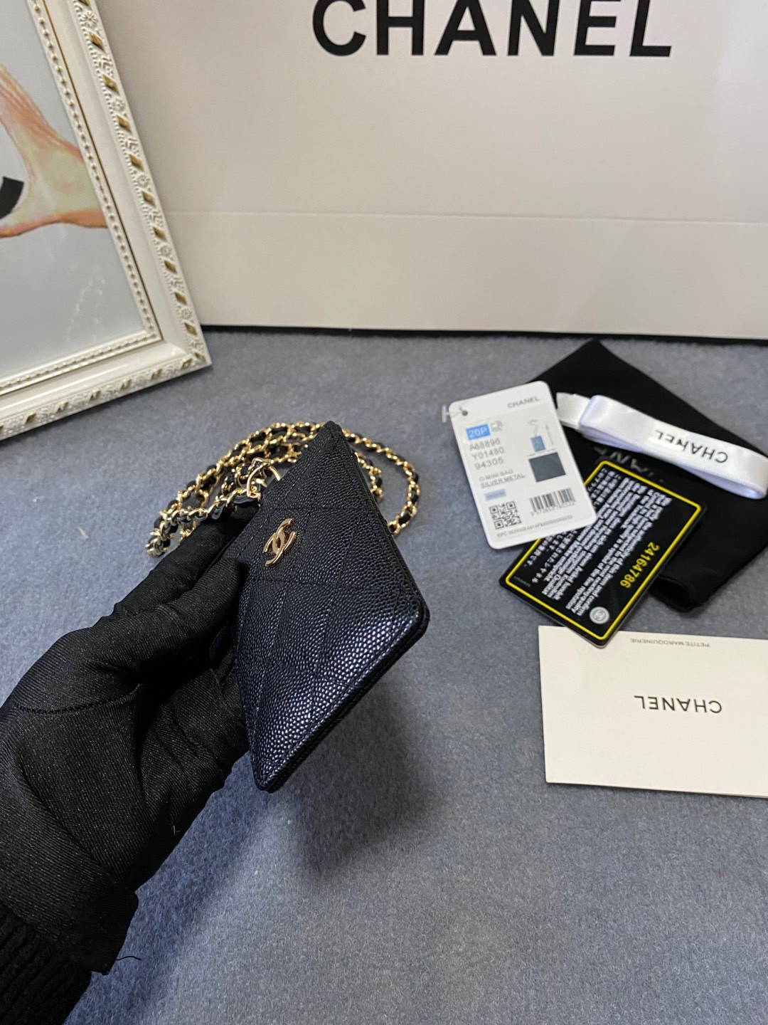 Ch*el card holder 10.5 x7 x 0.5cm