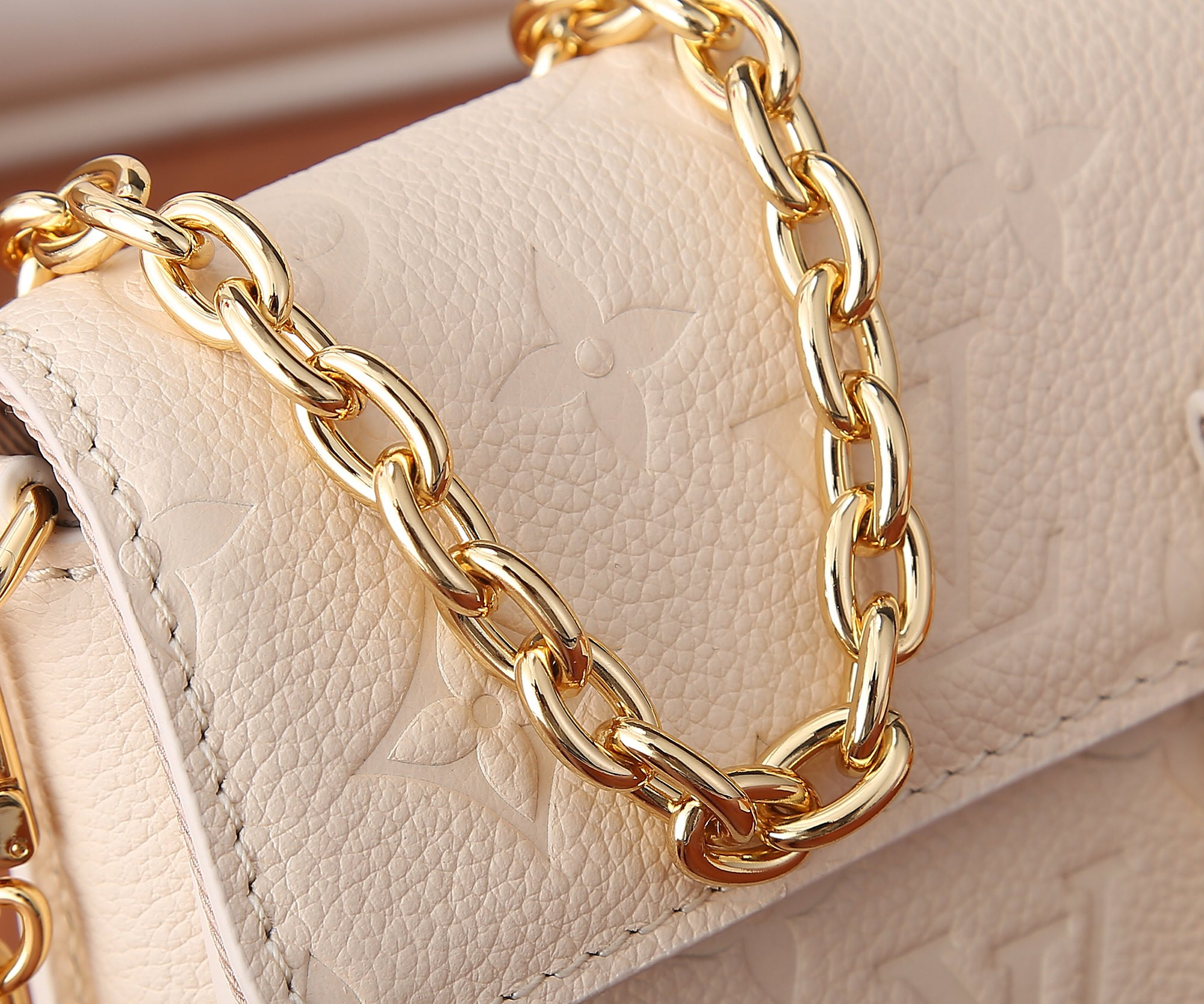 LV Wallet On Chain Métis M82636 7.5 x 4.3 x 2.2 inches