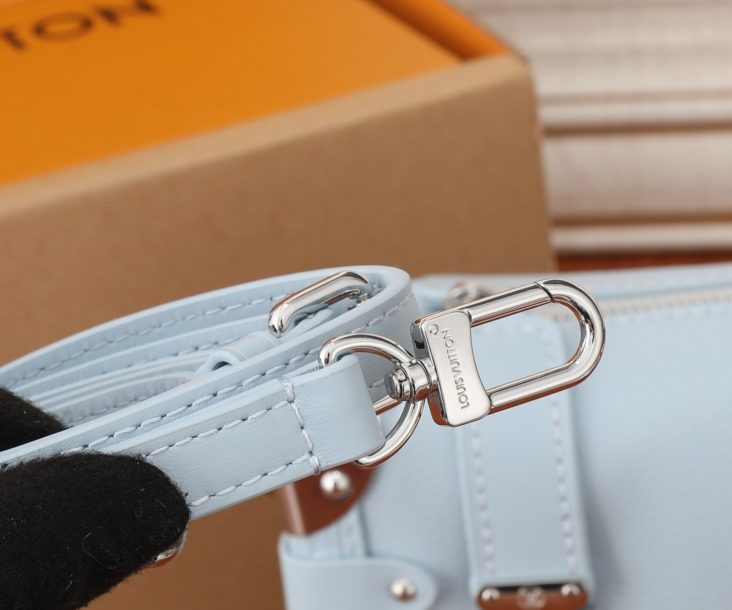 LV Side Trunk PM M25067 7.1 x 4.9 x 3.1 inches