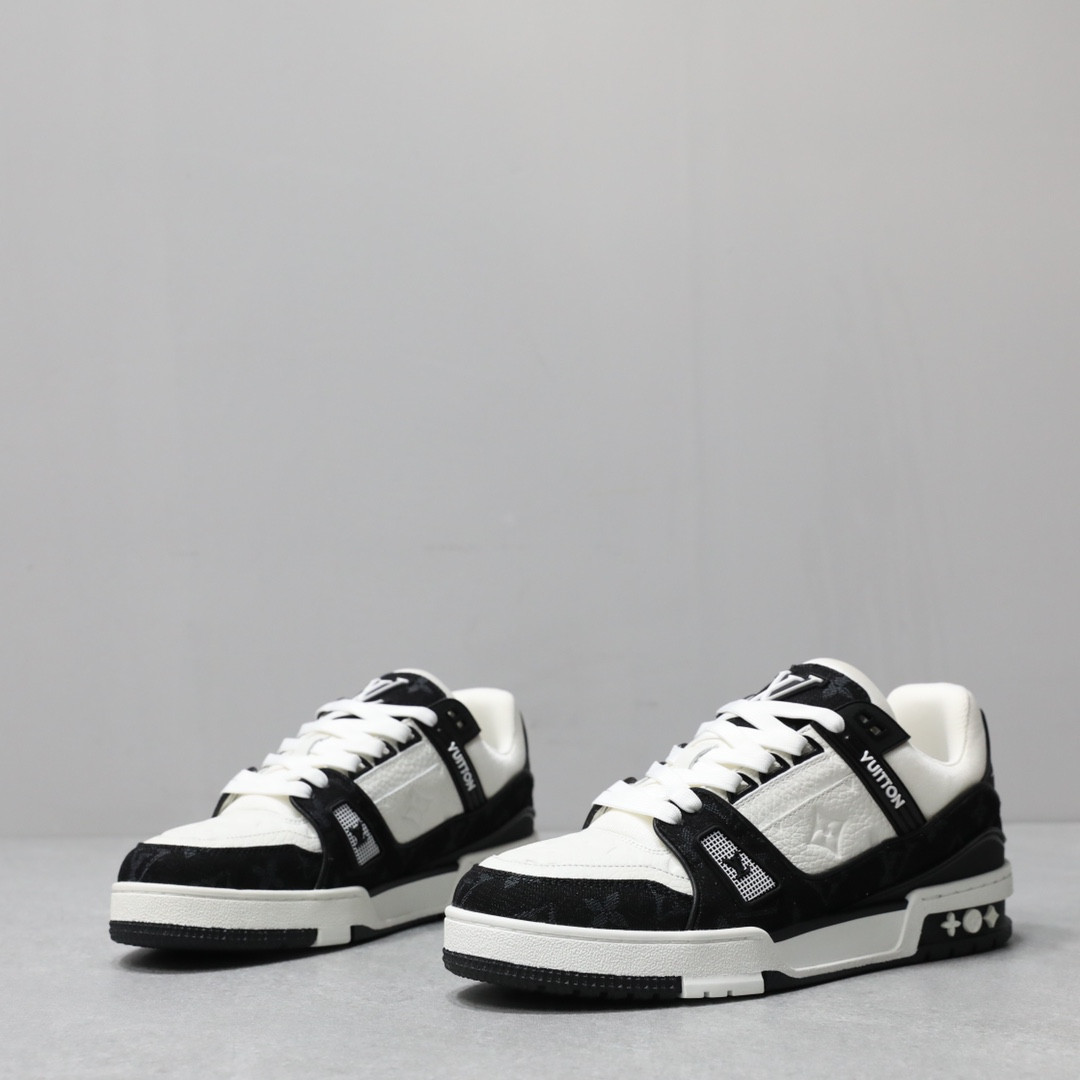 UA LV Trainer Sneaker