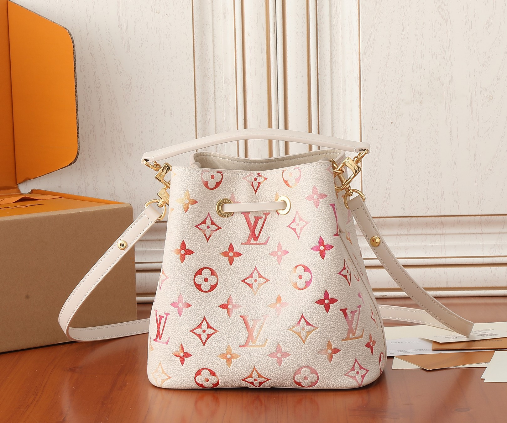 LV Néonoé BB M24649 7.9 x 7.9 x 5.1 in