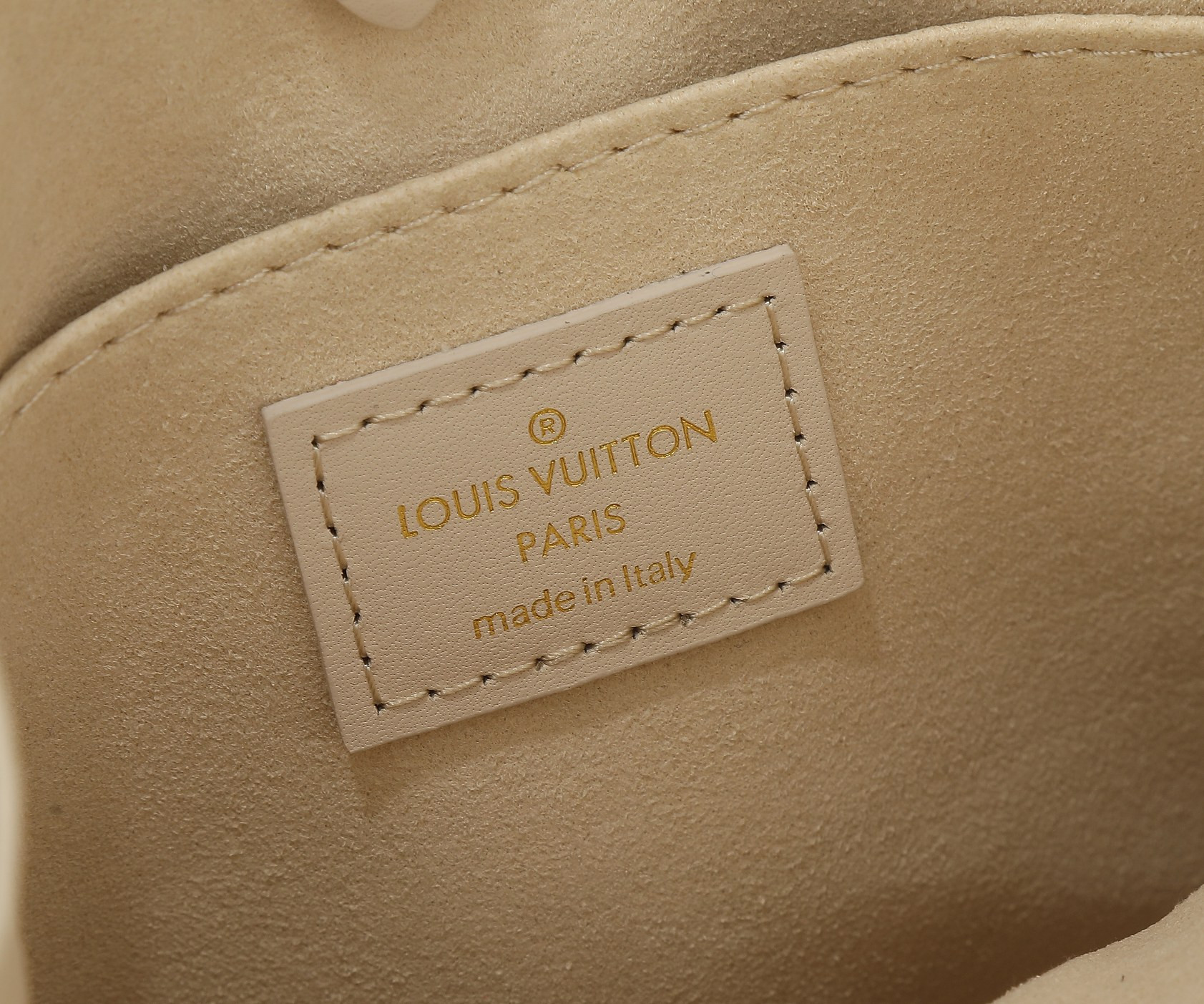 LV OnTheGo BB M47115 7.1 x 5.9 x 3.3 in