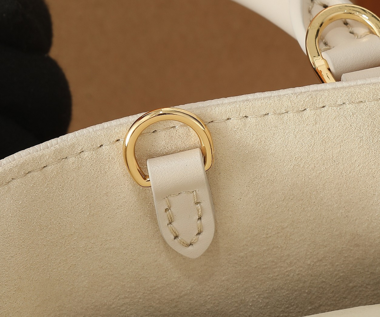 LV OnTheGo BB M47115 7.1 x 5.9 x 3.3 in