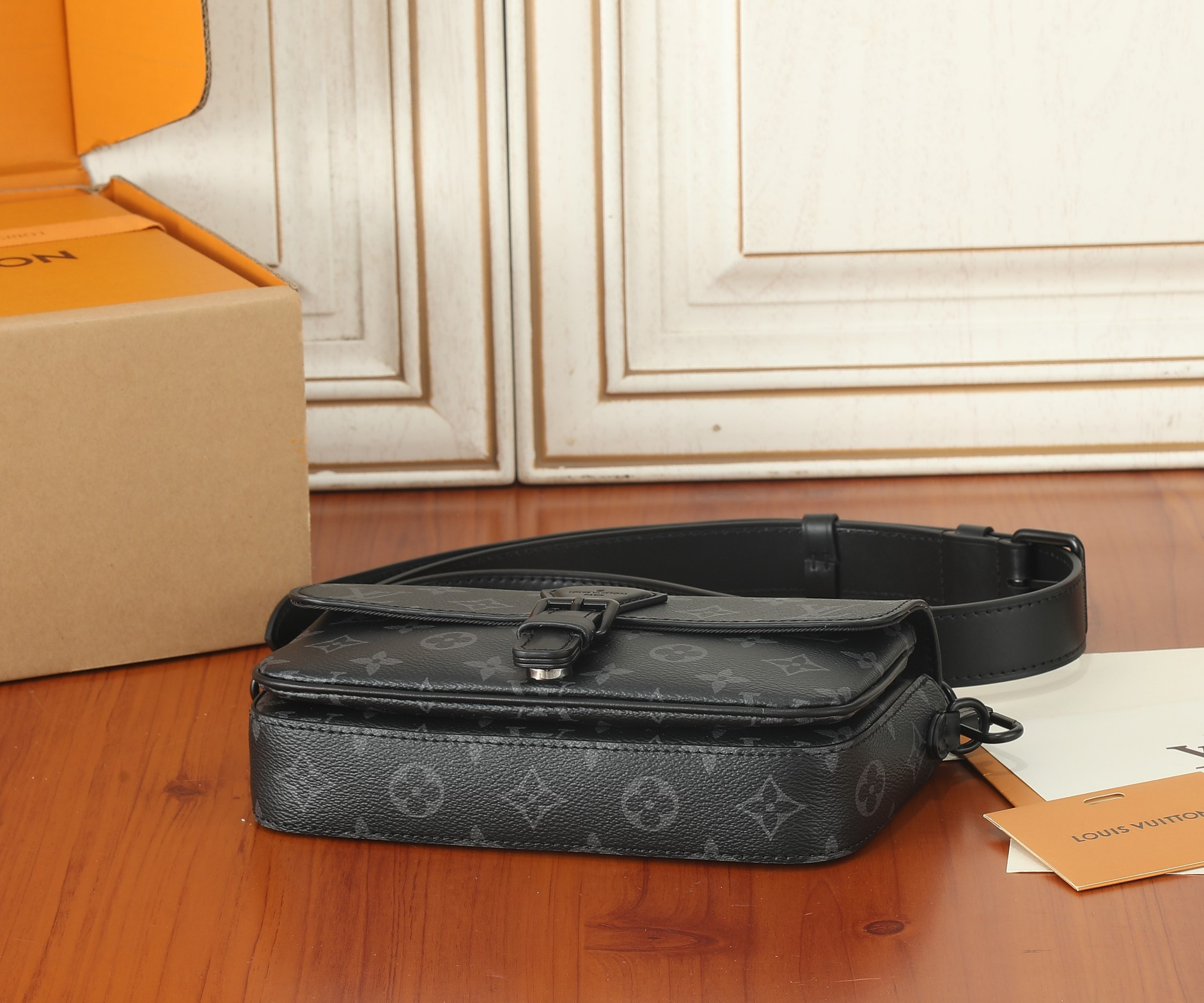 LV Montsouris Wearable Wallet M83567 8.7 x 4.7 x 2.4 in