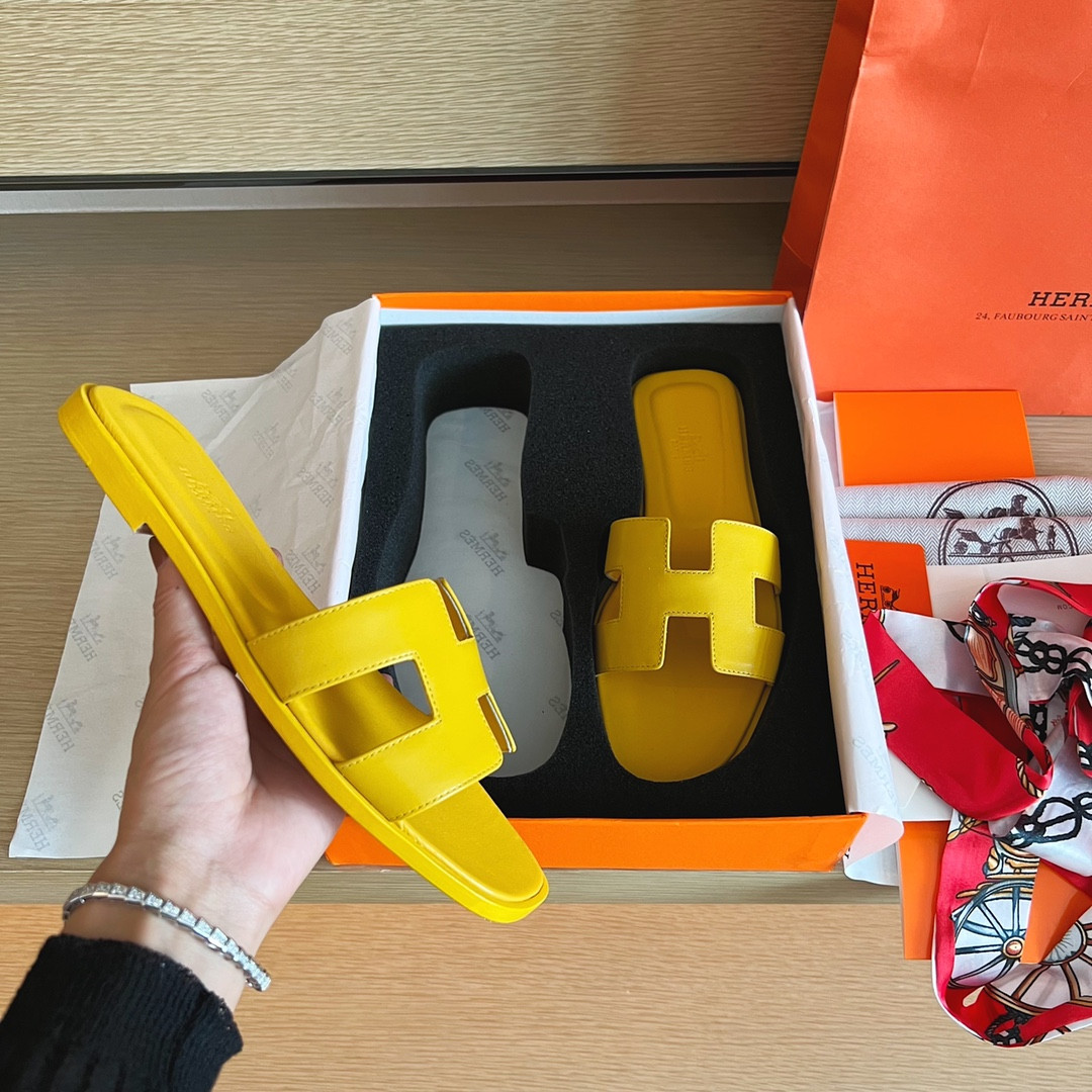 UA Hermès Oran sandal