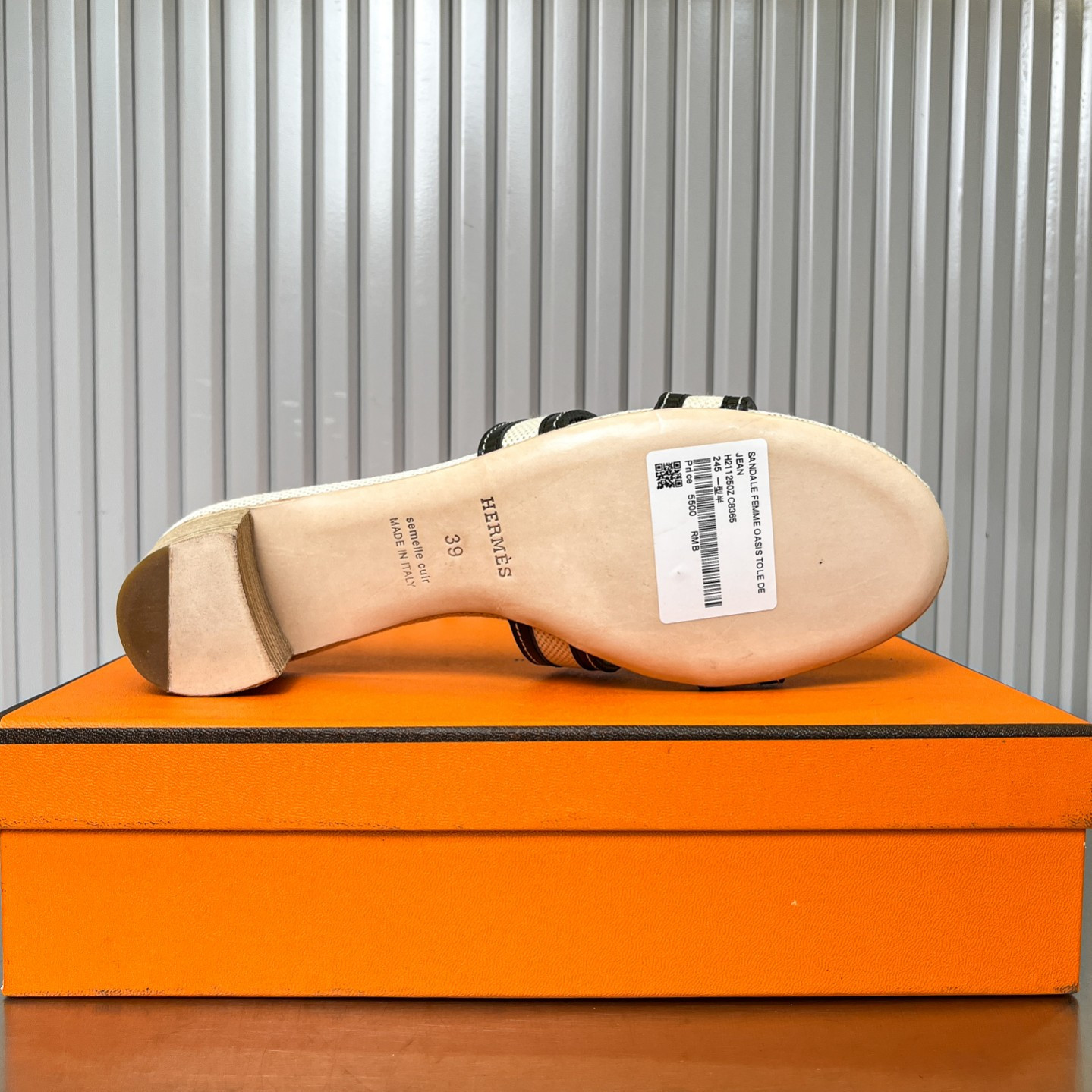 UA Hermès Oasis sandal