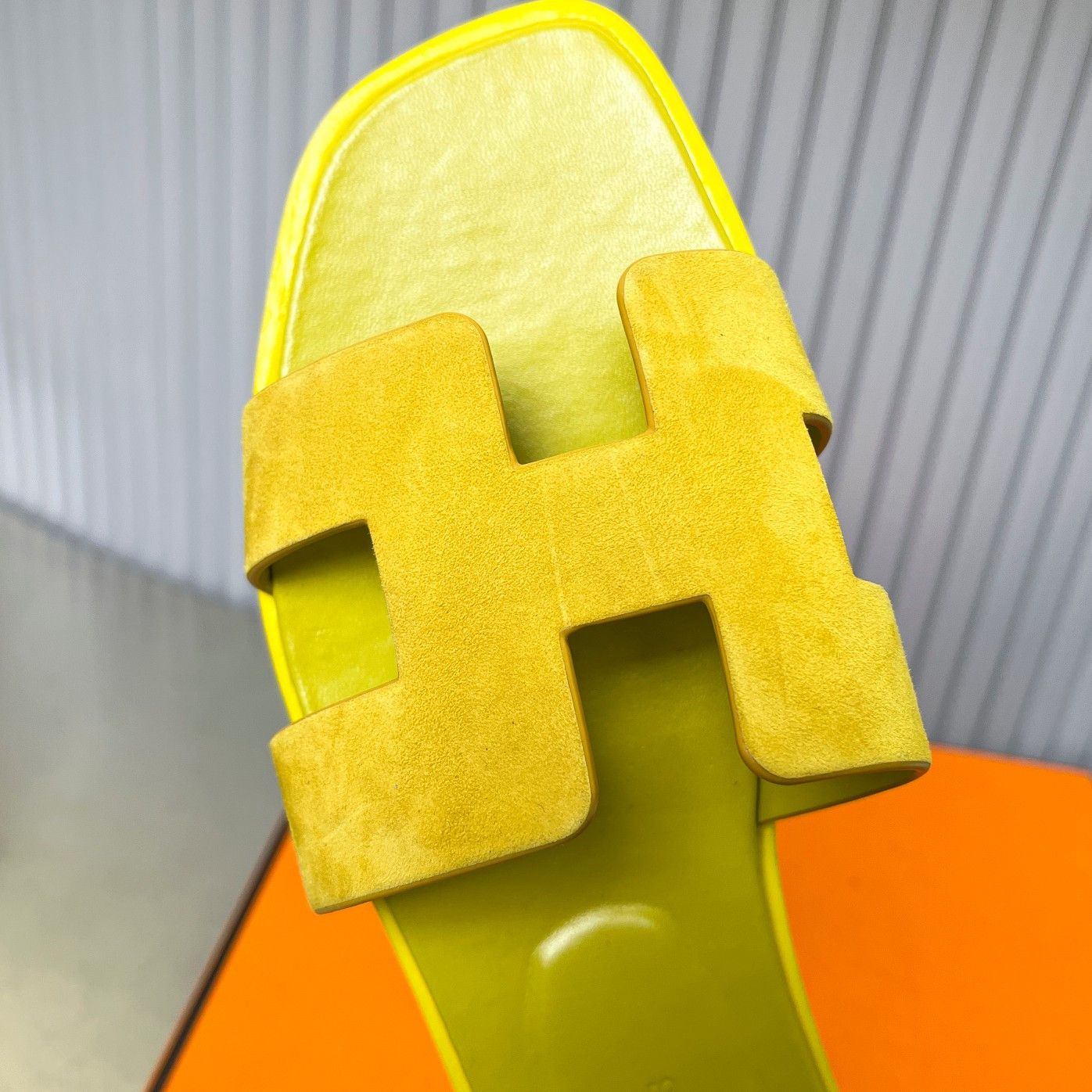 UA Hermès Oran sandal