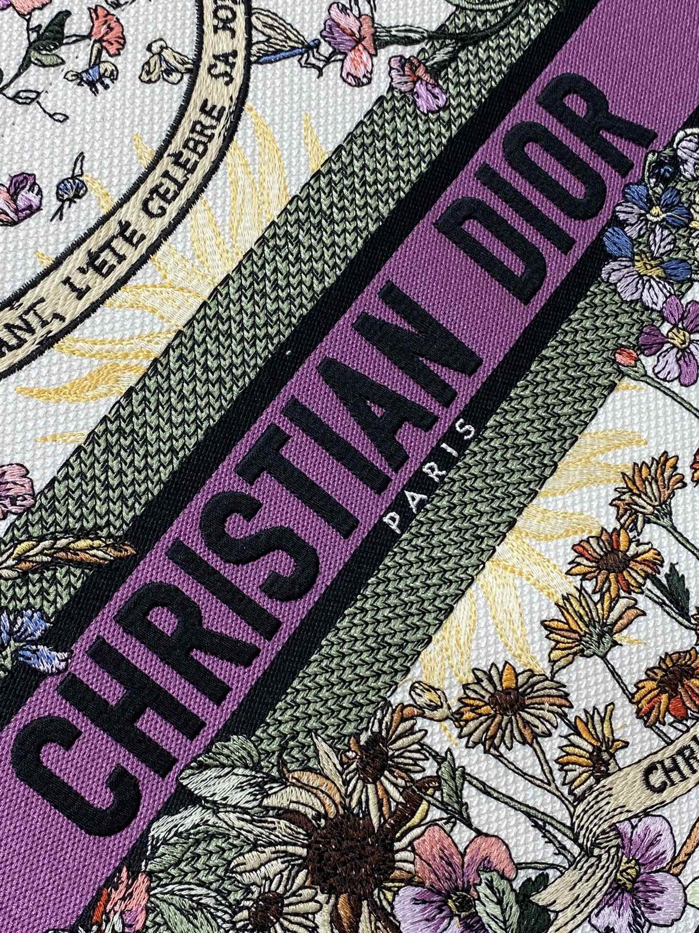 medium D*or book tote ecru multicolor 36 x 27.5 x 16.5 cm