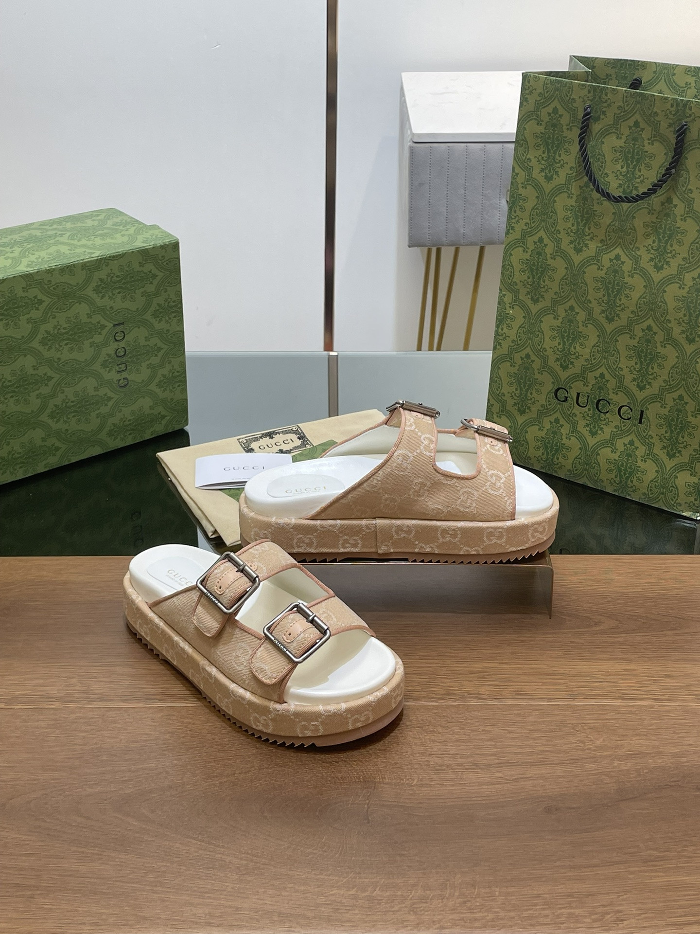 ua G*u*i sandal with double g