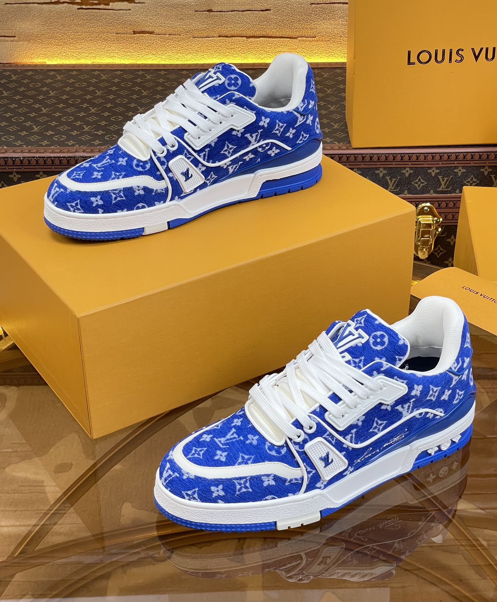 UA LV Trainer Sneaker