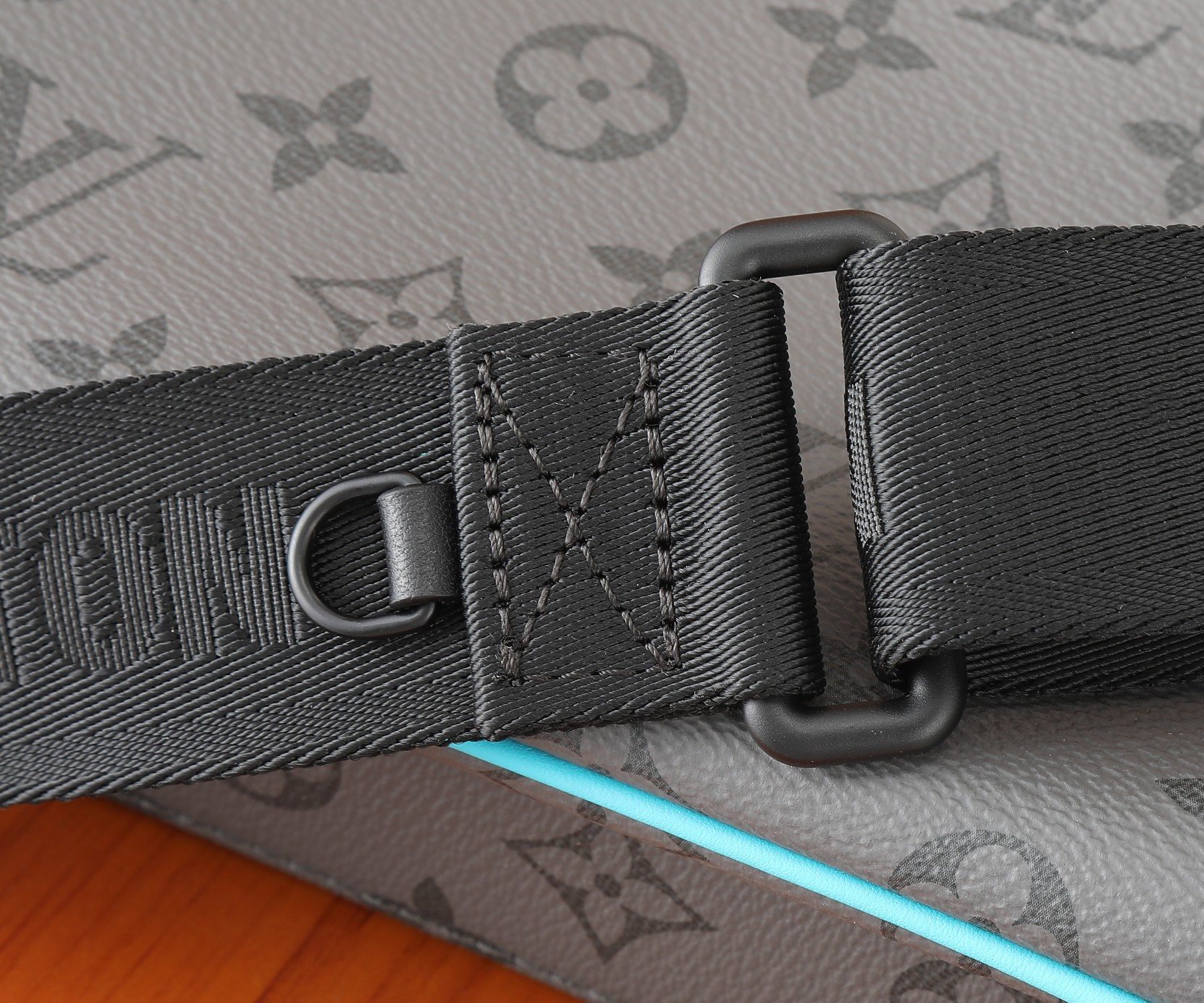 LV Trio Messenger M11648 25x18.5x7CM