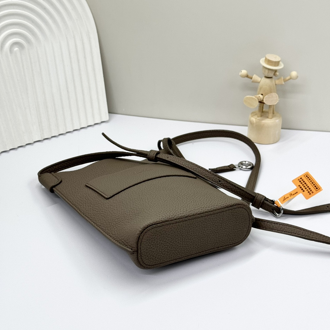 L**o p*ana mini bale bag calfskin 20x15x4cm