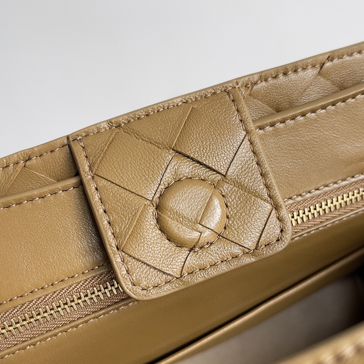 bo*te*ga Ve*ne*ta small andiamo 25x22x10.5cm