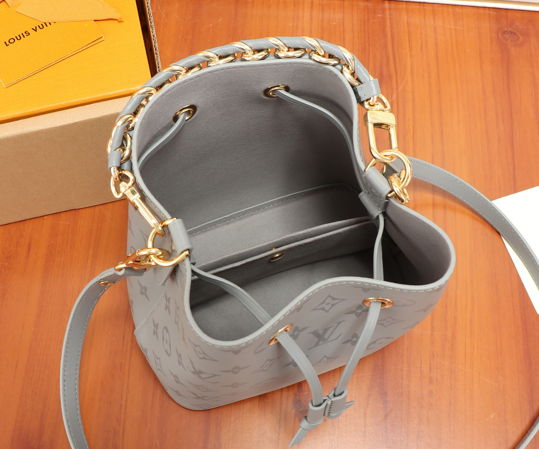 LV Néonoé BB Monogram Ink M12749 20x20x13CM