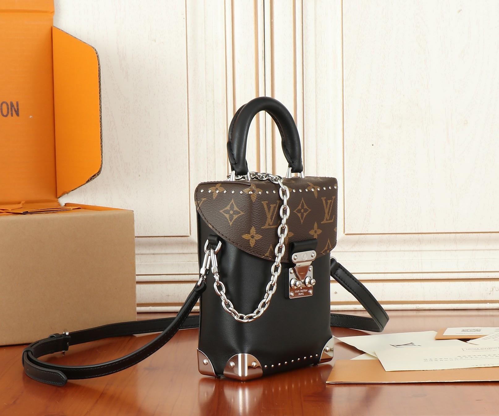 LV Camera Box M12362 12.5x17.6x6CM